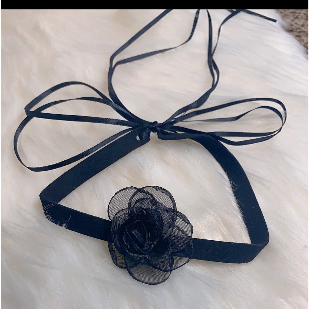 Camellia choker necklace in white or black